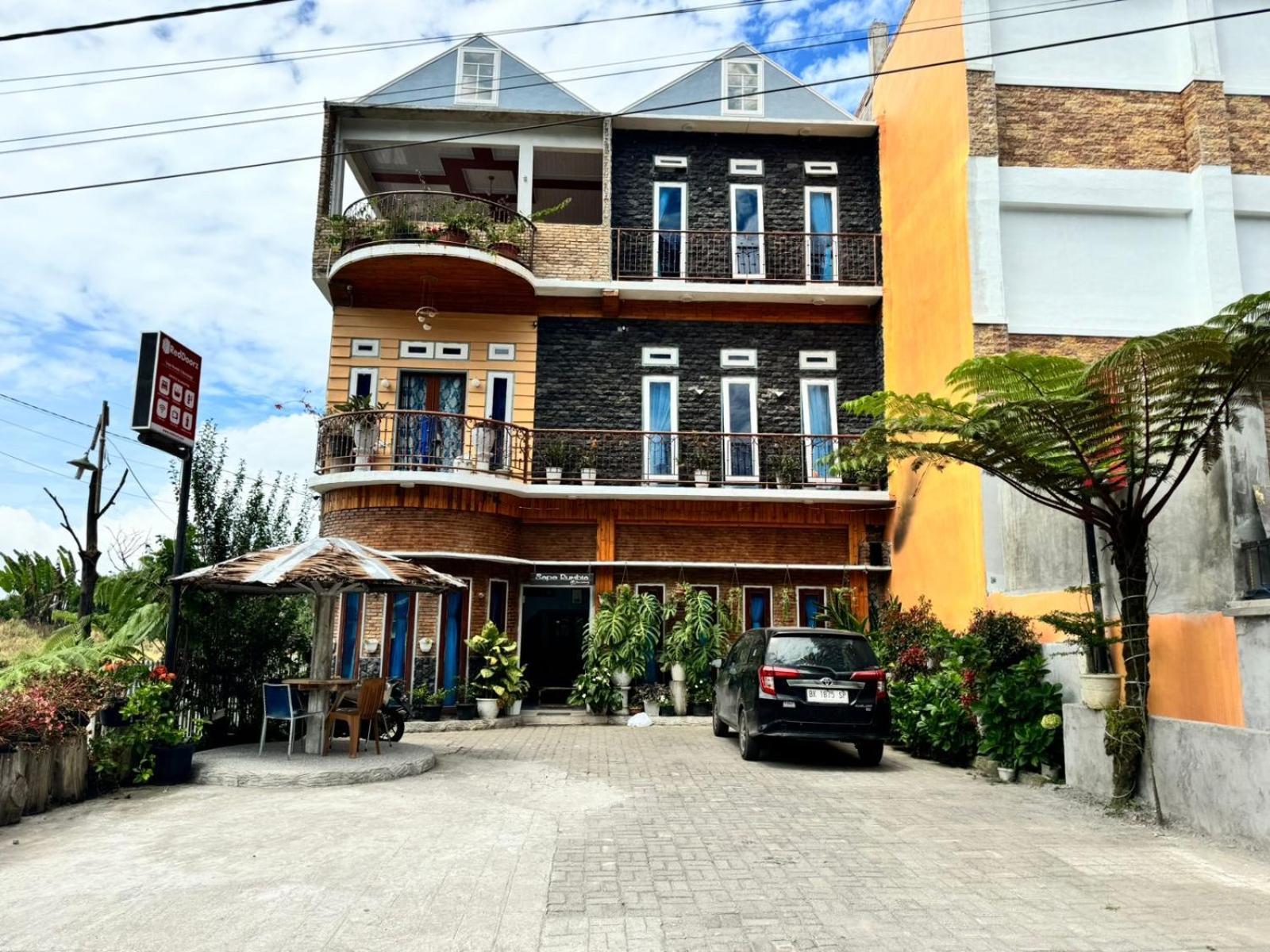 Sapo Rumbia Villa Berastagi Esterno foto